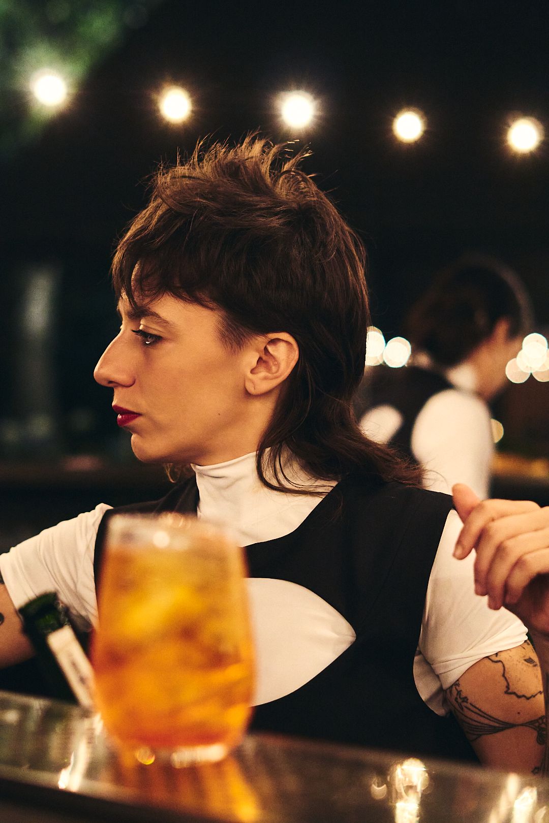Bartender de Classic Twist con un trago de autor en un casamiento