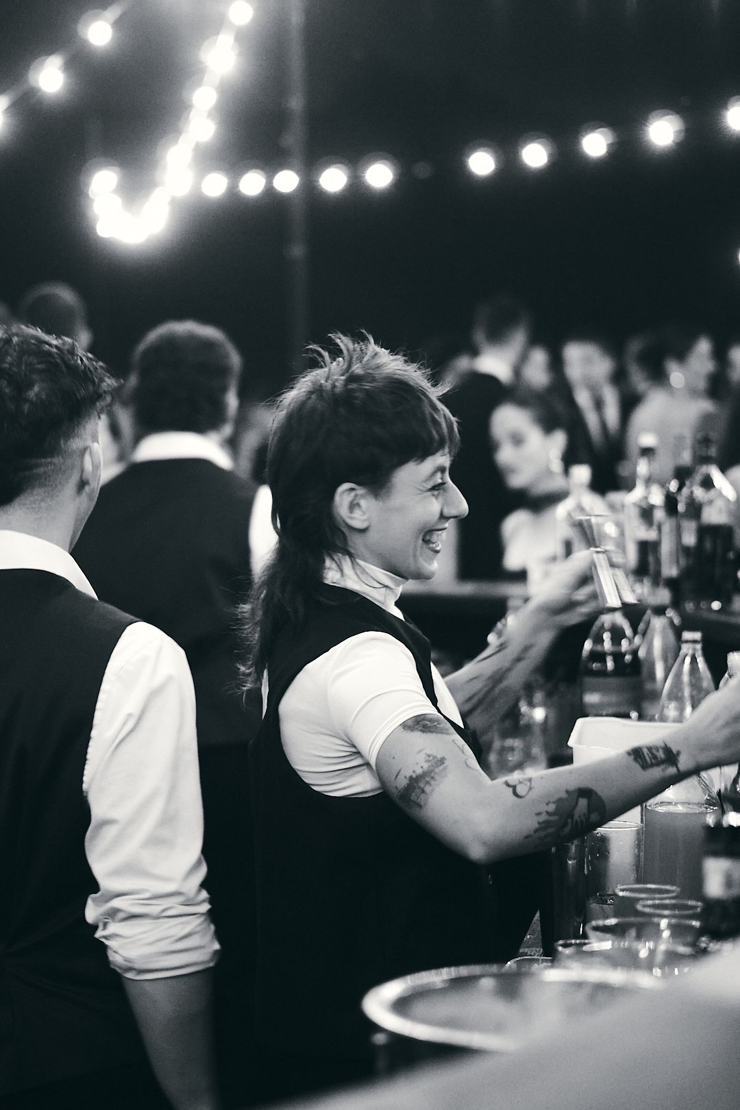 Bartender de Classic Twist sirviendo tragos en un casamiento